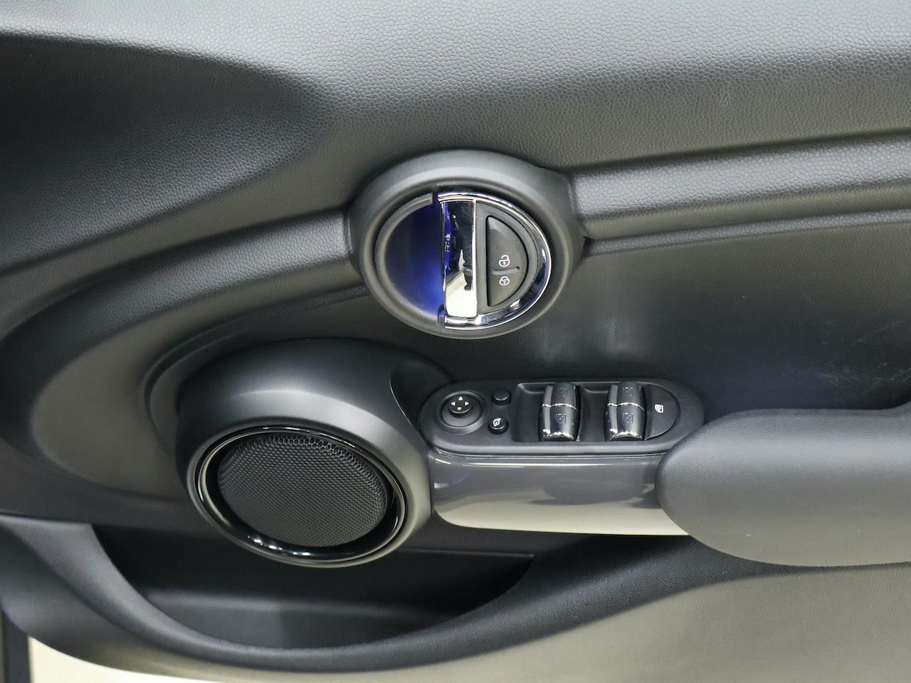 F55 COOPER D (AT)