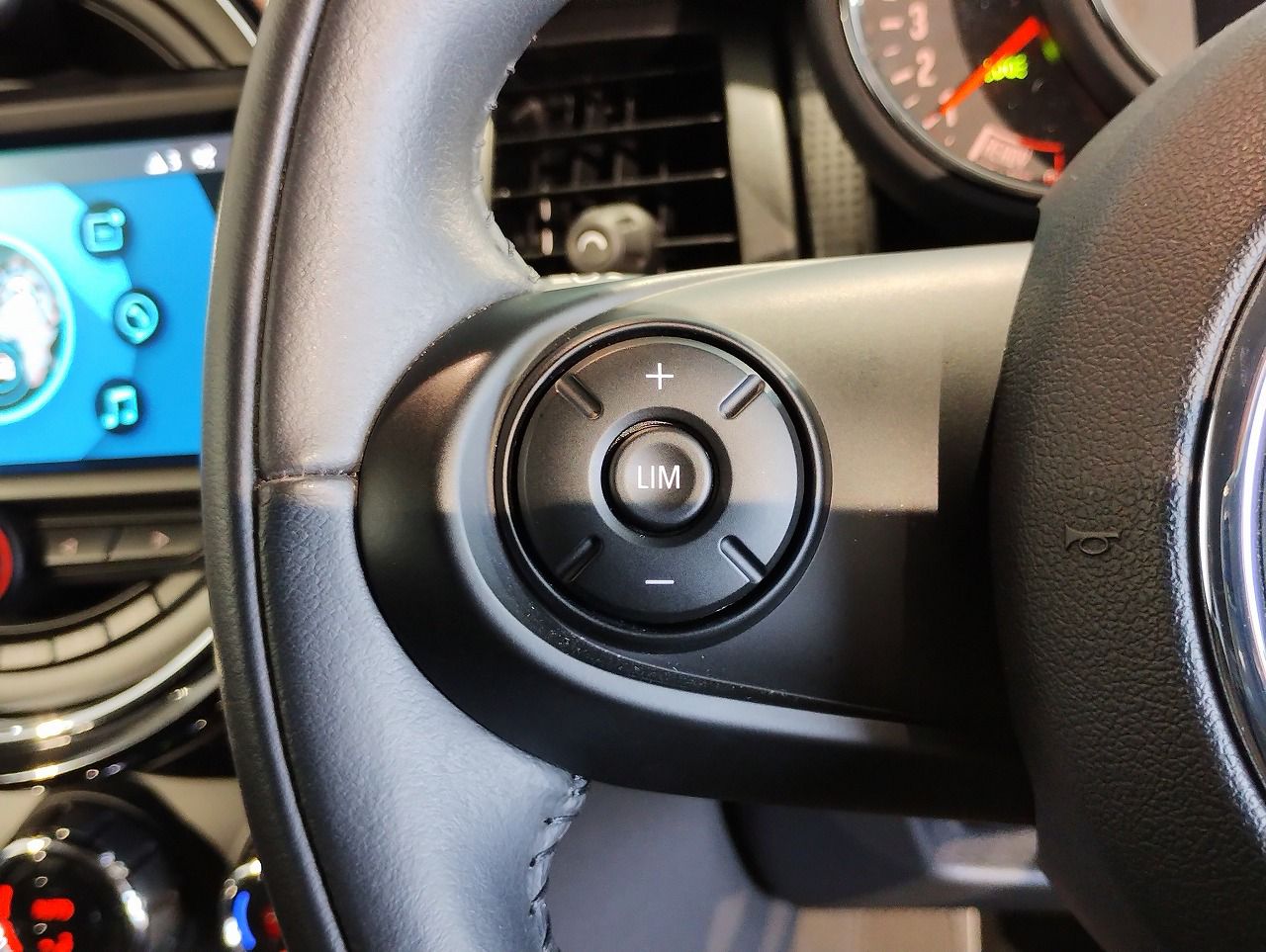 F56 COOPER D (AT)