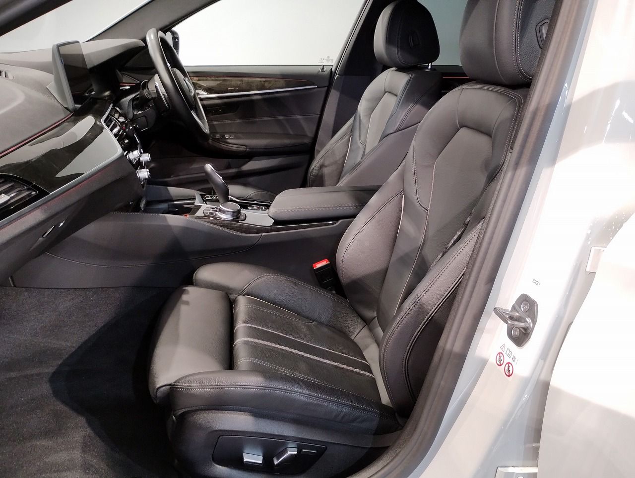520d xDrive Sedan RHD