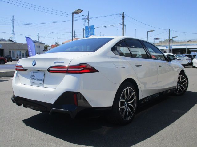 BMW i5 eDrive40 Sedan RHD