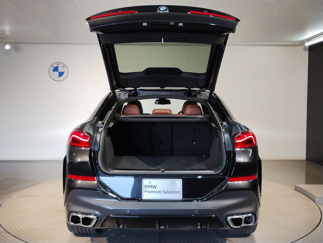 X6 M60i xDrive RHD