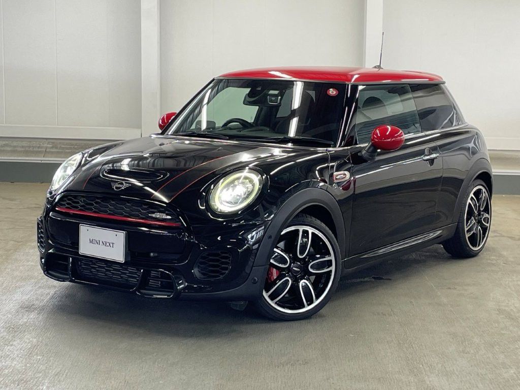 THE NEW MINI JOHN COOPER WORKS.