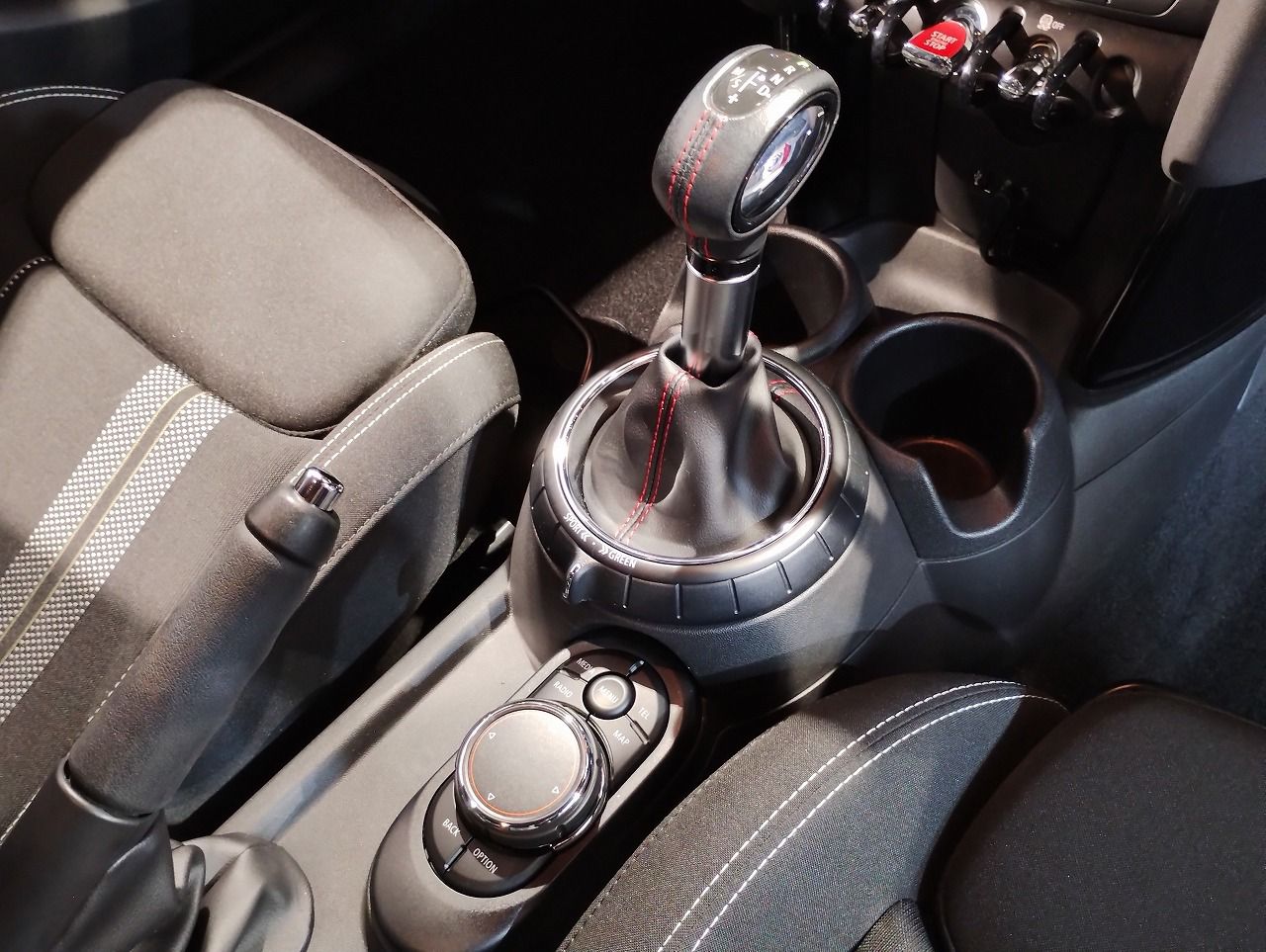 F55 COOPER S D(AT)