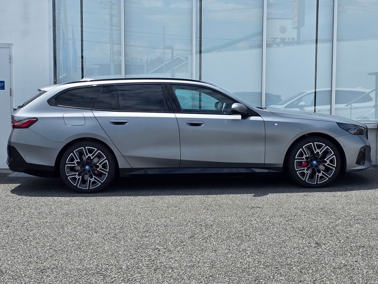 BMW i5 eDrive40 M Sport RHD