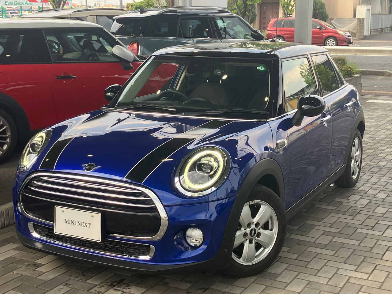 THE NEW MINI COOPER 5 DOOR.