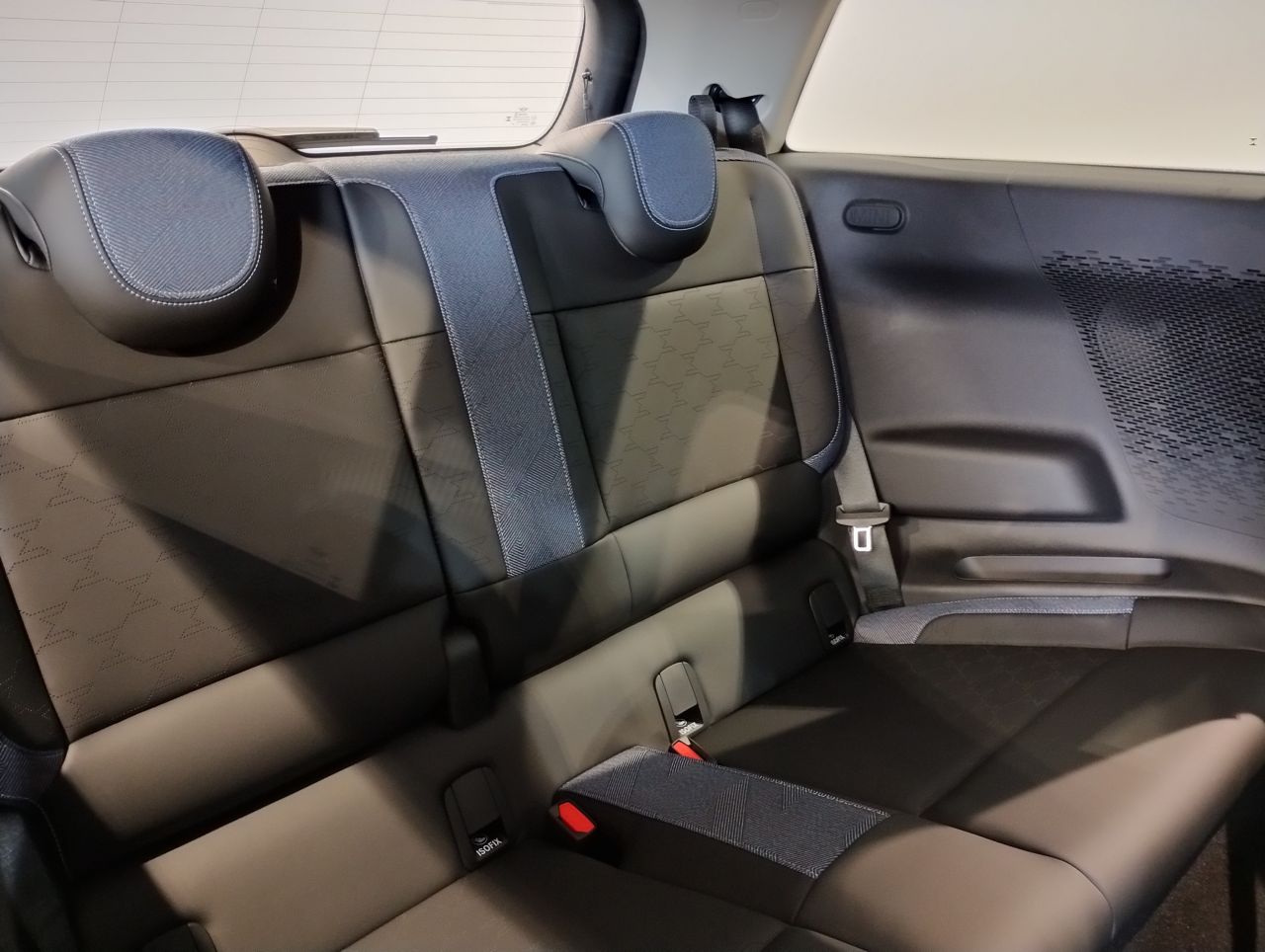 J01 MINI Cooper E