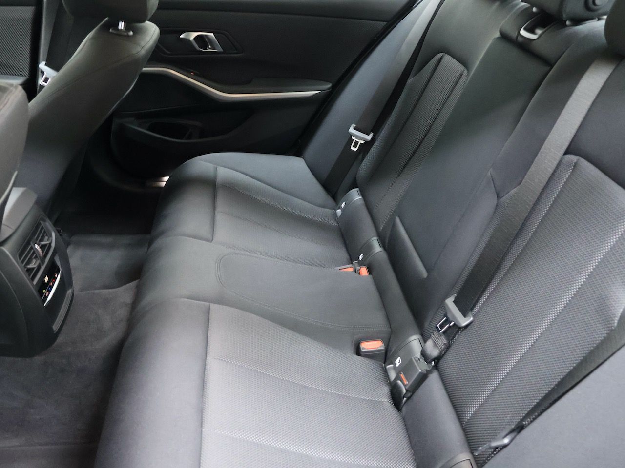G20 320d xDrive RHD Saloon