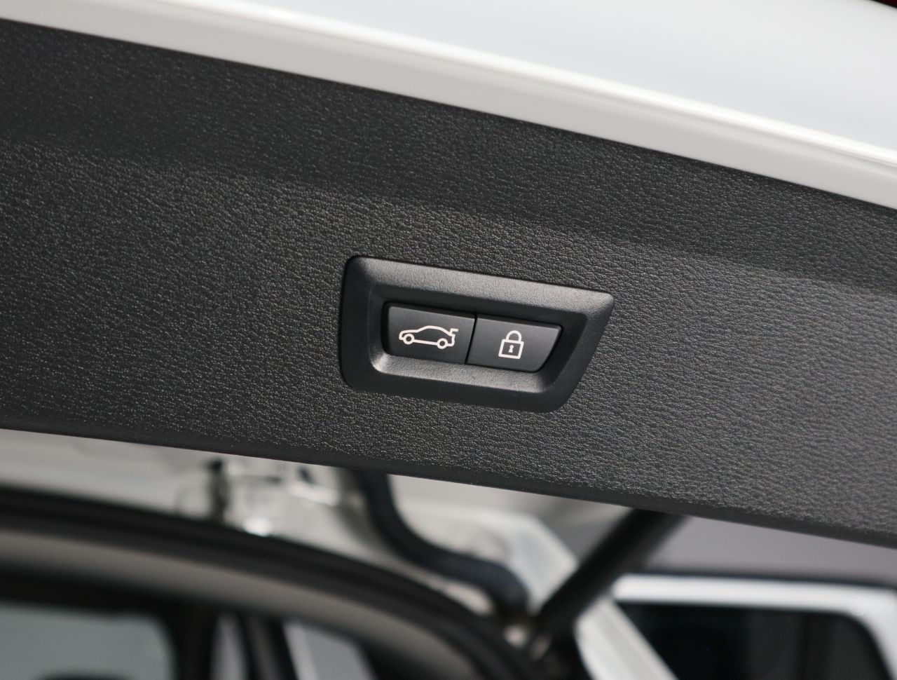 X1 sDrive18i RHD