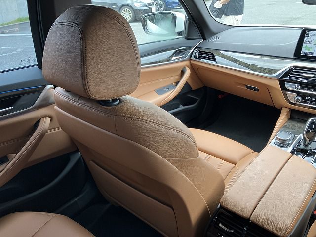 530e Sedan RHD