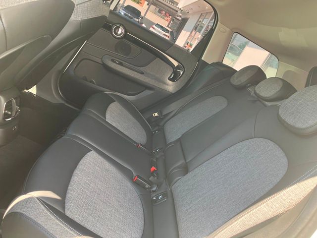 MINI CROSSOVER COOPER D