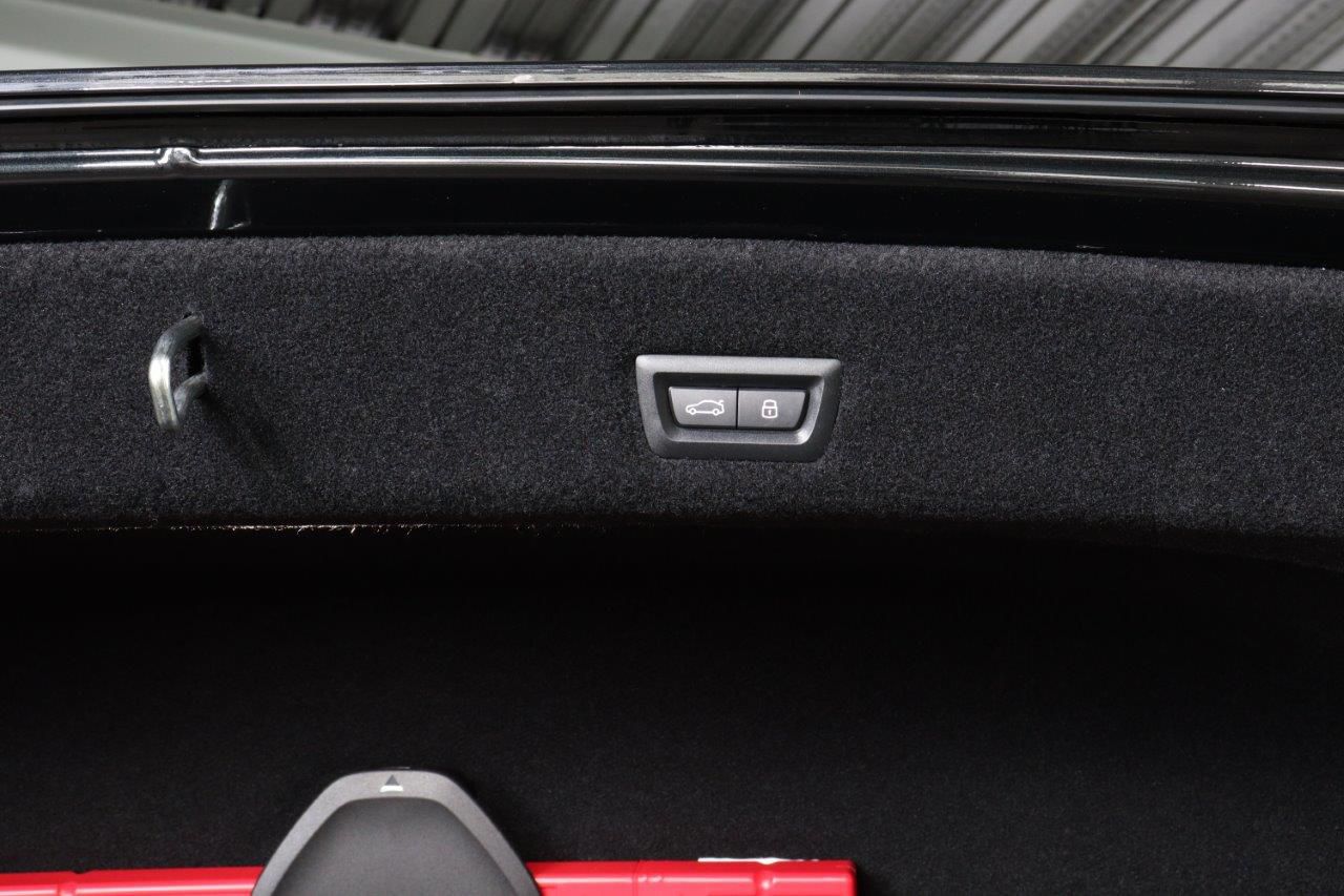 BMW i7 M70 xDrive Sedan RHD