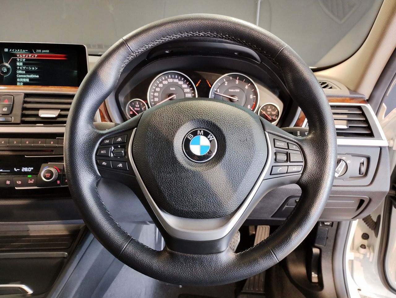 320D SEDAN RHD