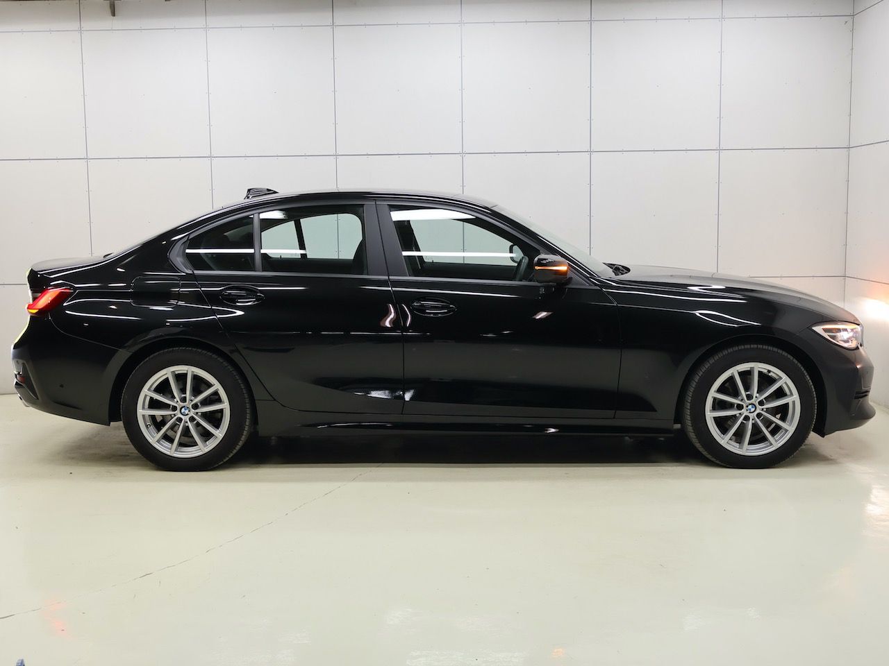 G20 320d xDrive RHD Saloon