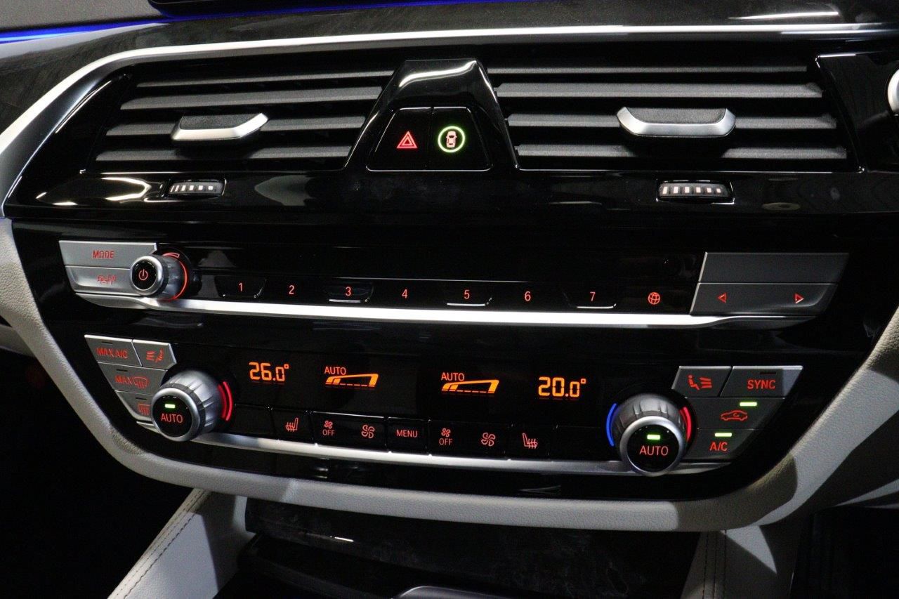 520d xDrive Sedan RHD