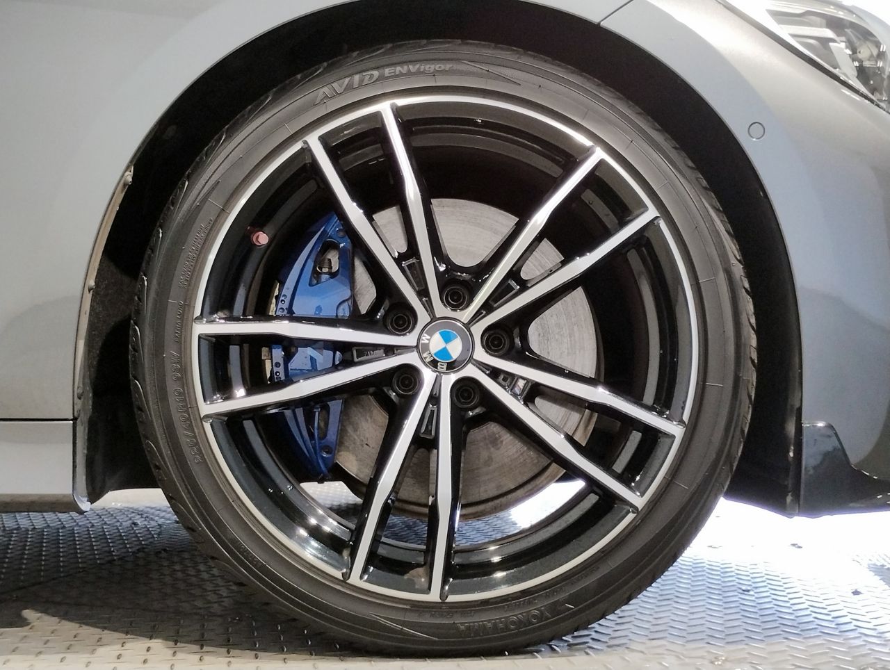 320i Sedan RHD
