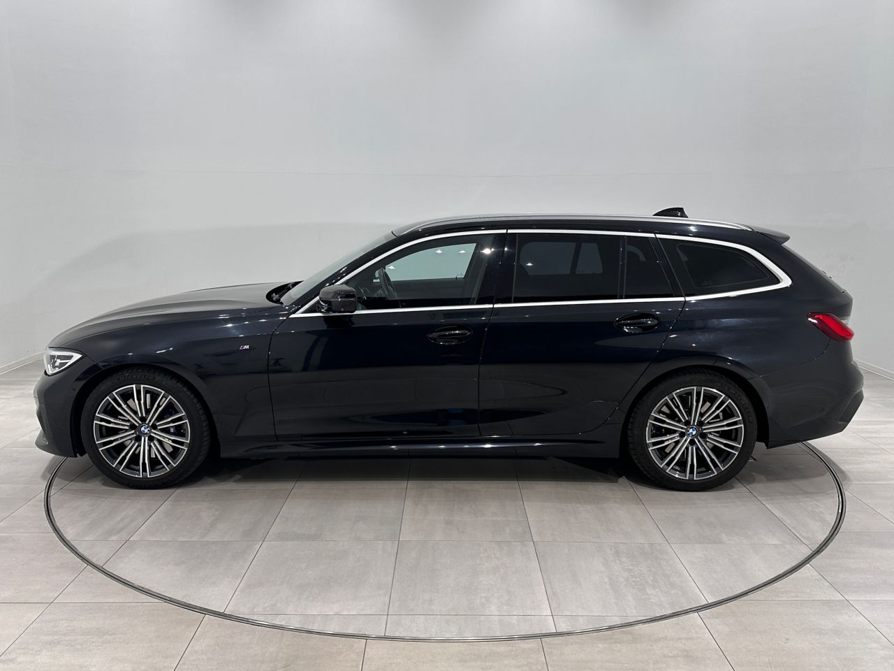G21 330i Touring RHD