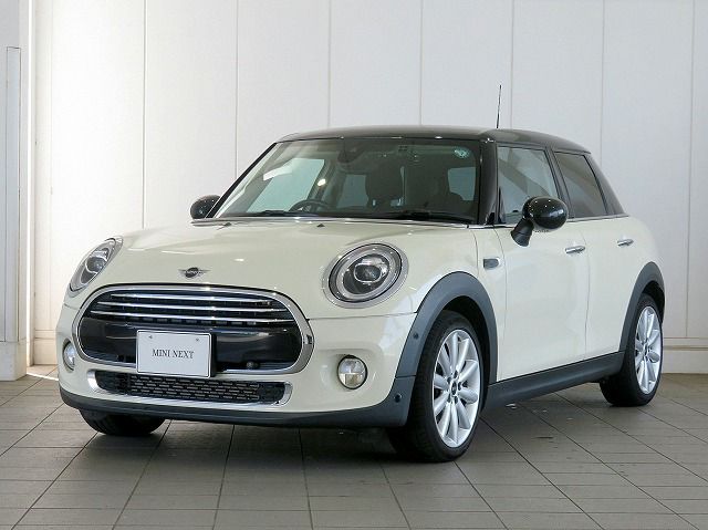 THE NEW MINI COOPER D 5 DOOR.