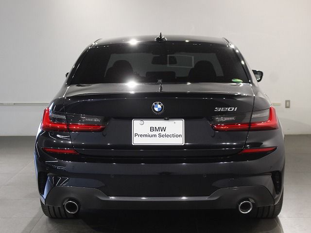 320i Sedan RHD