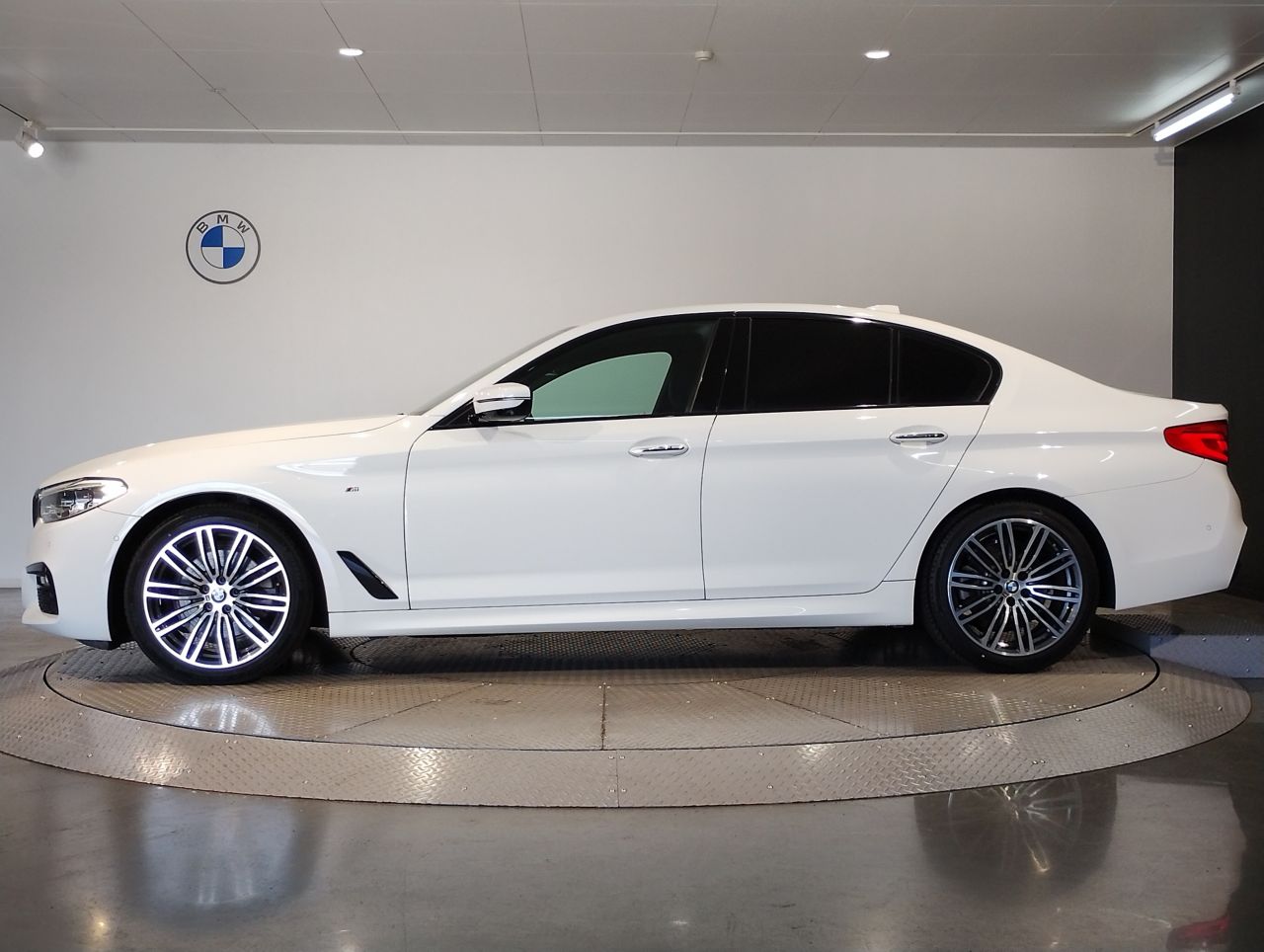 523I