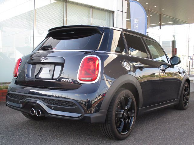 MINI COOPER S 5 DOOR.