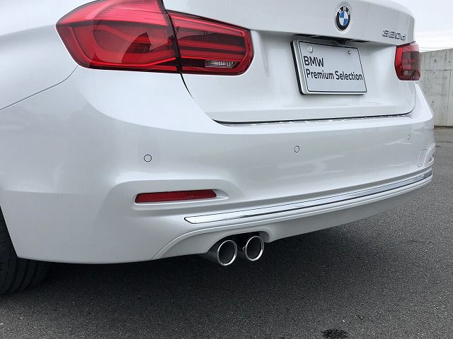 320D SEDAN RHD