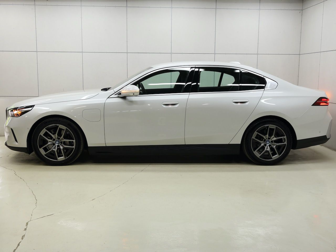 BMW i5 eDrive40 Sedan RHD