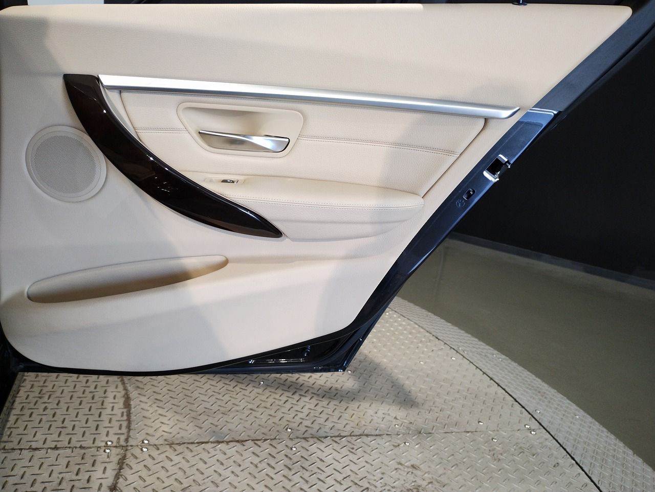 320D TOURING RHD