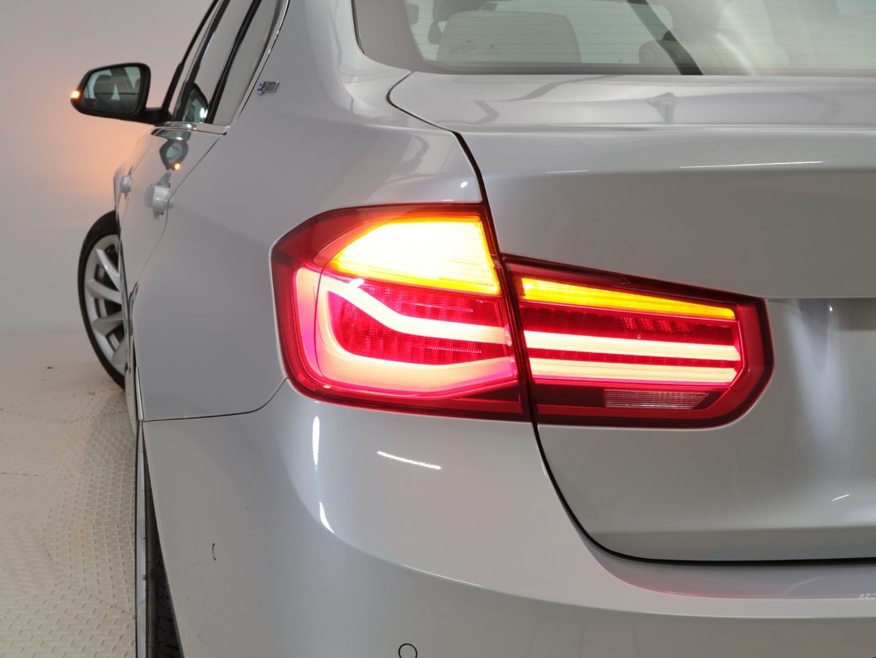 330E IPERFORMANCE SEDAN RHD