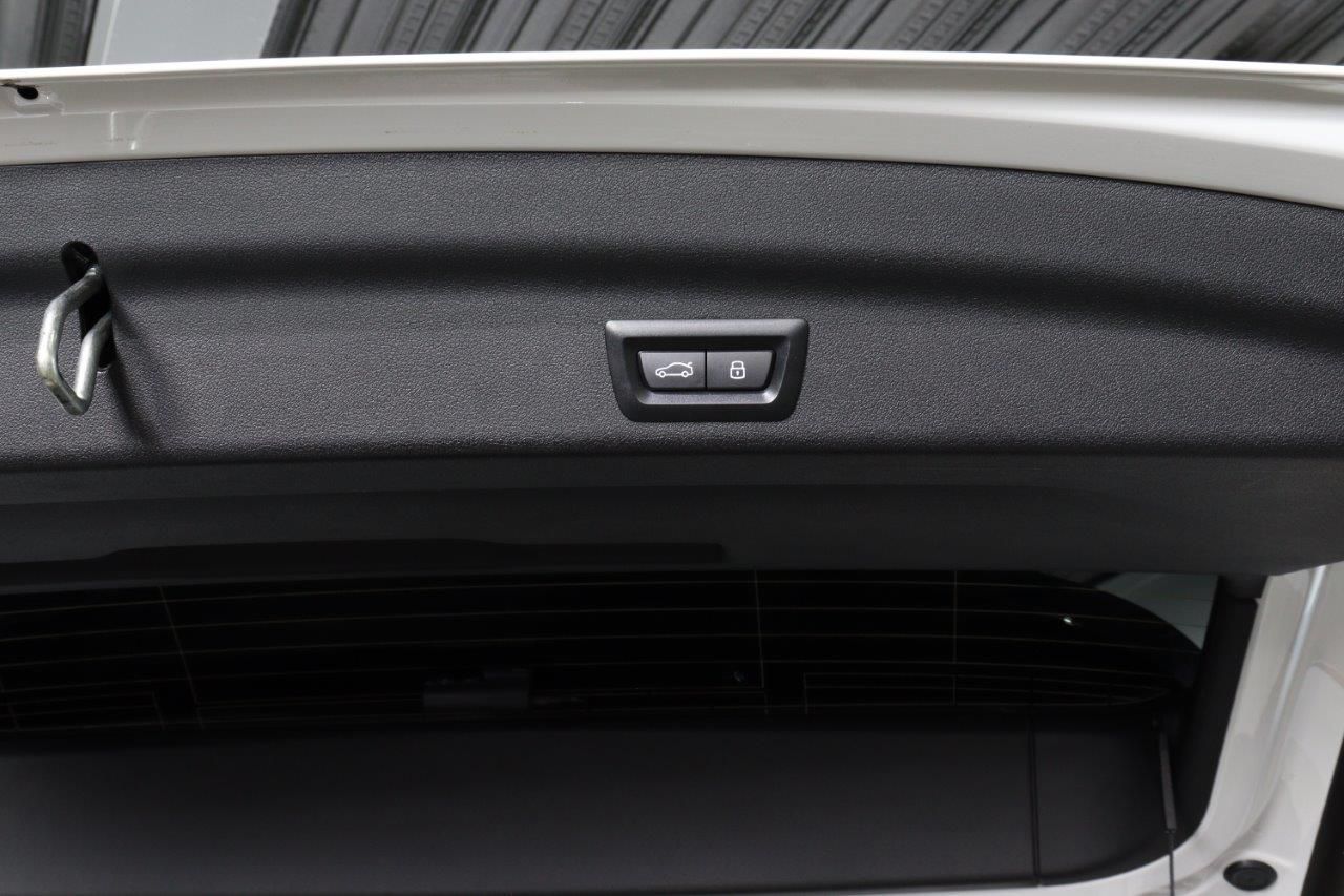U11 iX1 xDrive30