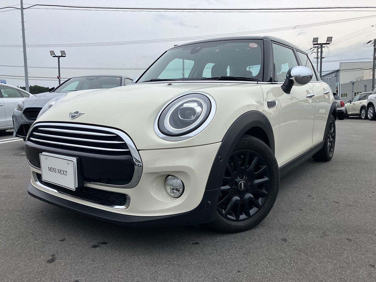 THE NEW MINI COOPER 5 DOOR.