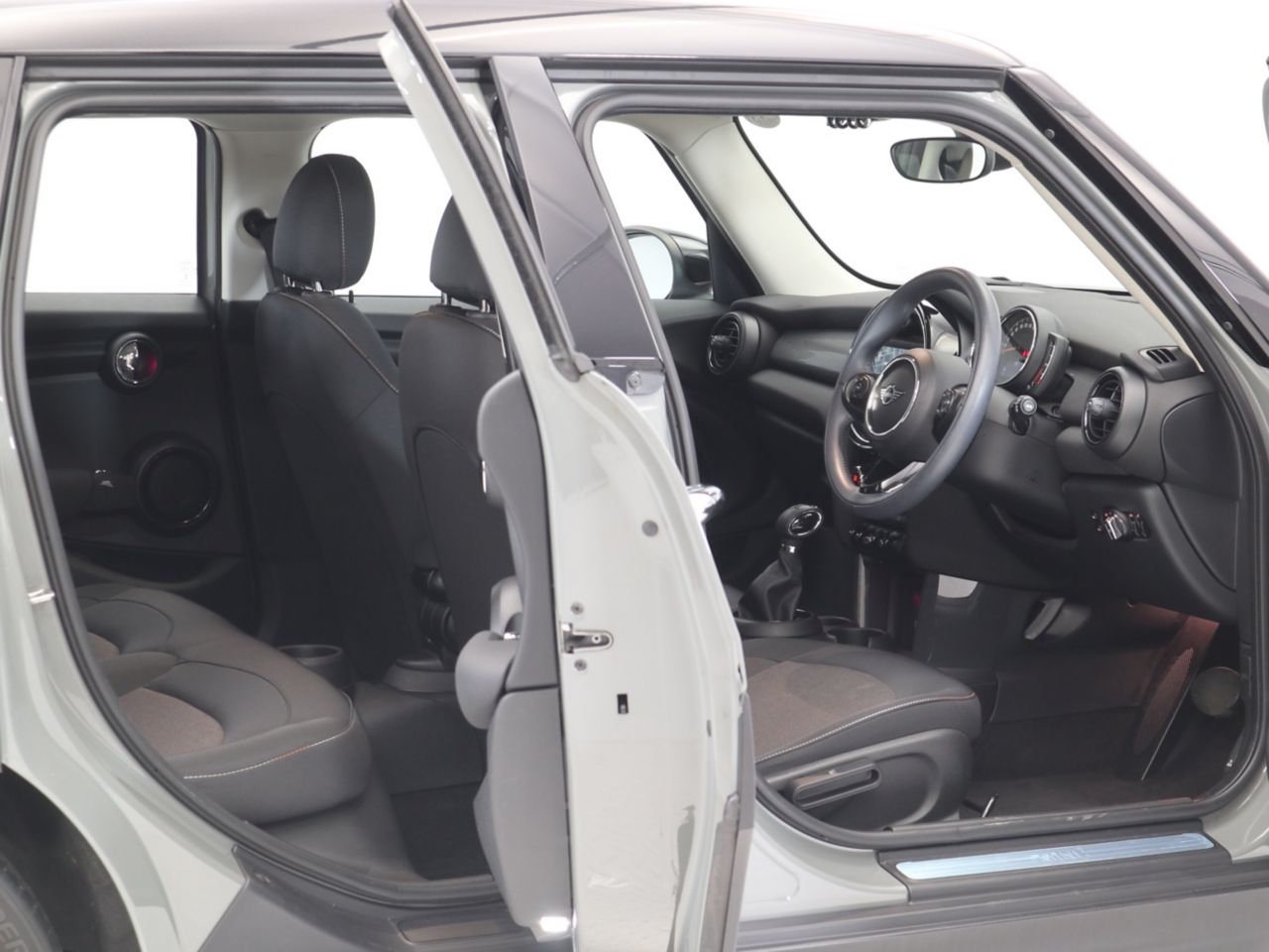 F55 COOPER D (AT)