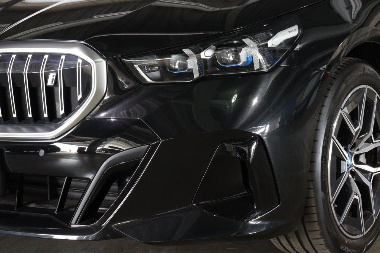 BMW i5 eDrive40 M Sport RHD