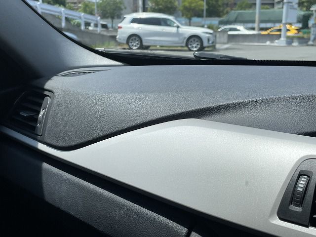 320D SEDAN RHD