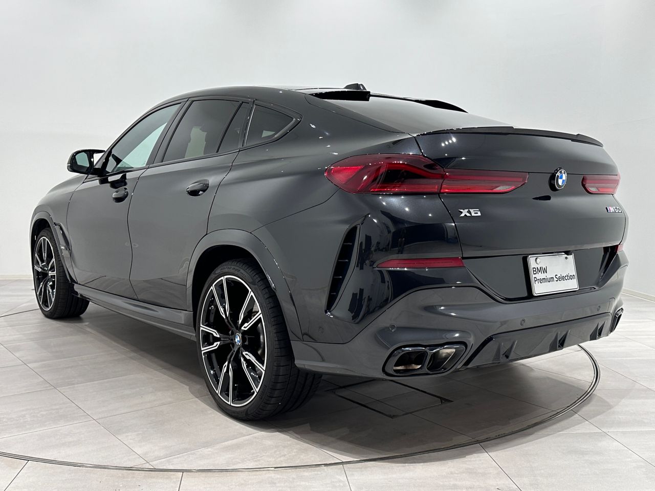 X6 M60i xDrive RHD
