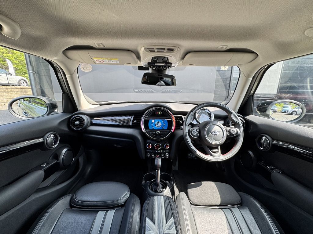 F55 COOPER S D(AT)