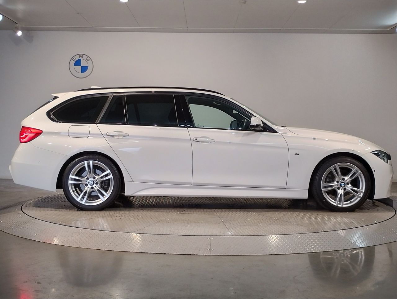 318I TOURING RHD