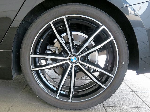 G20 320d xDrive RHD Saloon