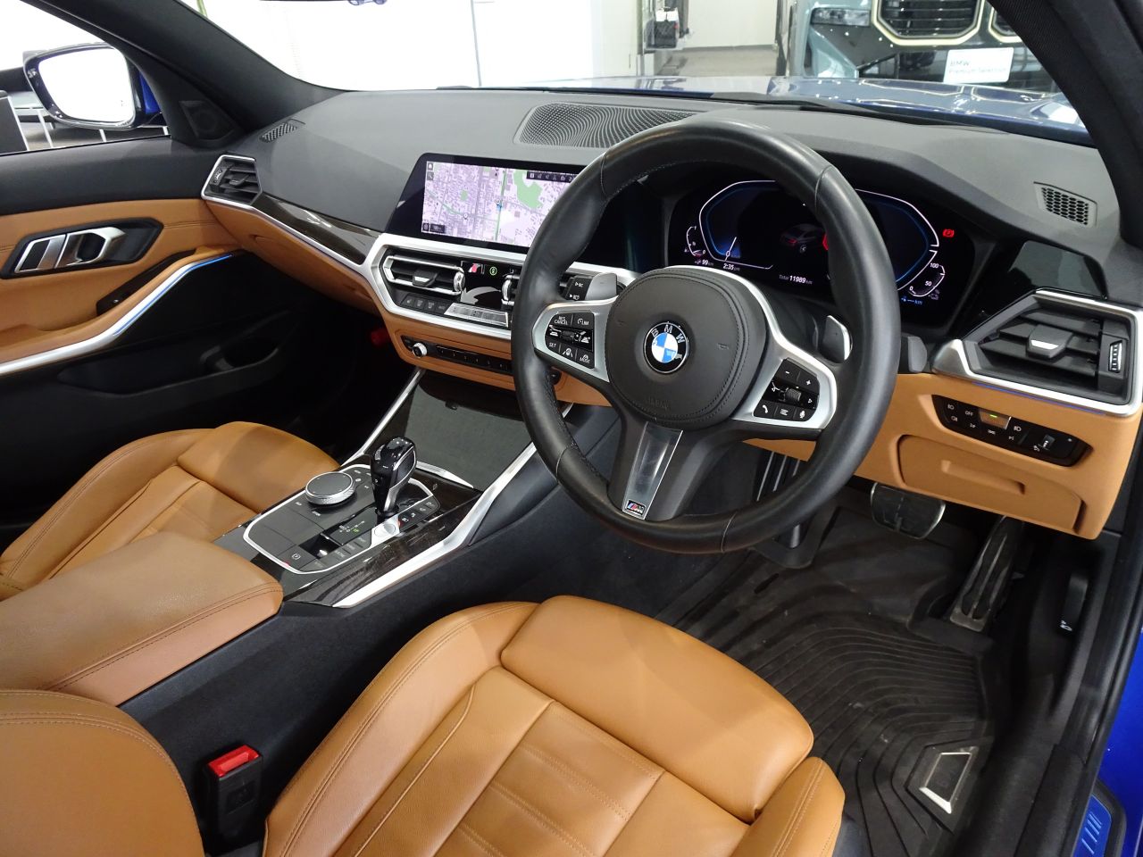 G20 330e Saloon RHD