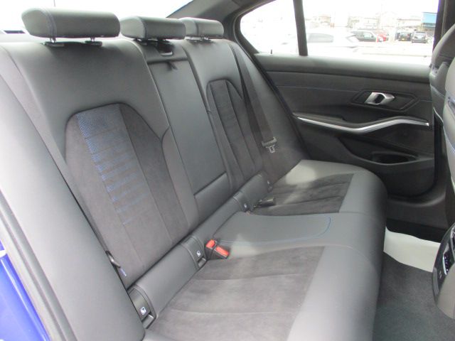 320d xDrive Berline RHD