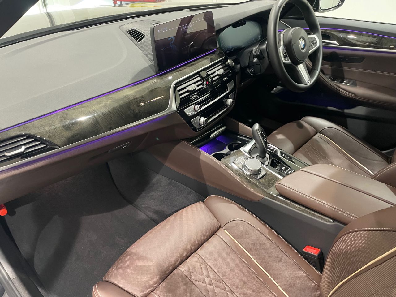 530e Sedan RHD