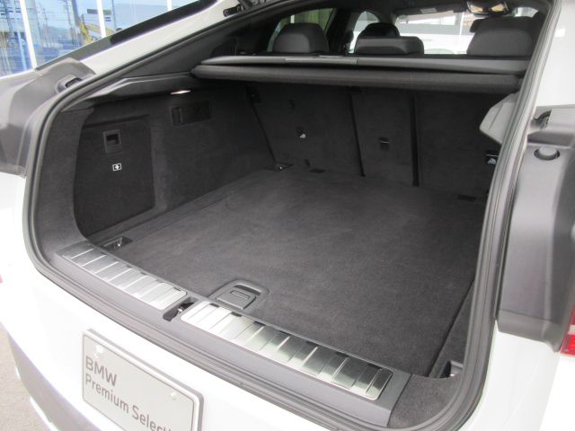 X6 M60i xDrive RHD