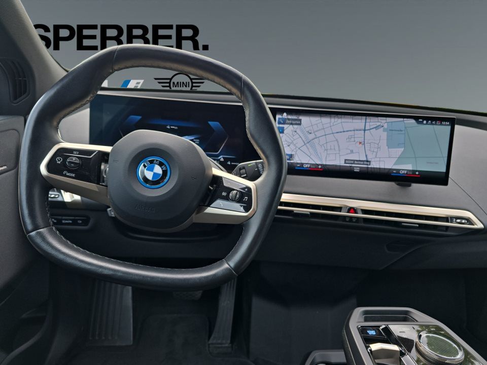 BMW iX