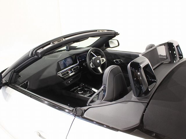G29 z4 sDrive20i RHD