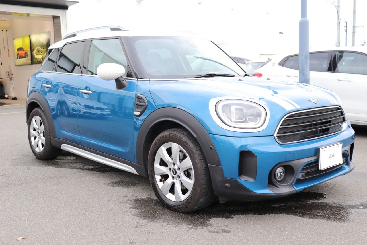 THE NEW MINI COOPER D CROSSOVER.