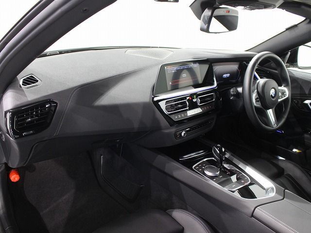 G29 z4 sDrive20i RHD