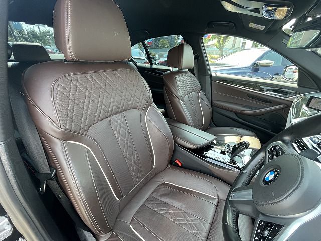 530e Sedan RHD