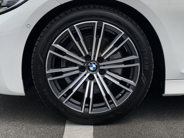 320i Sedan RHD