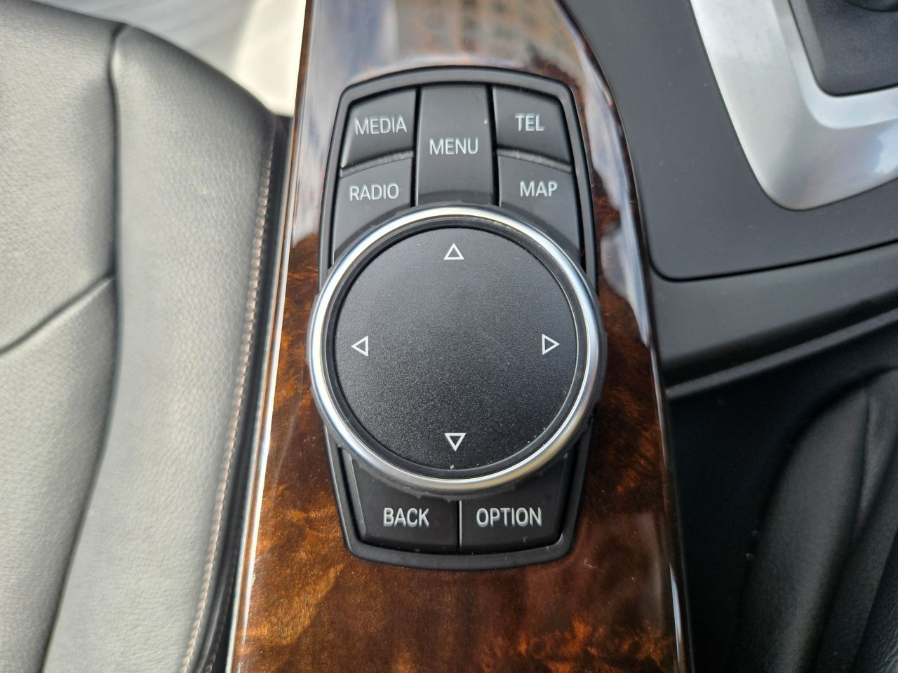 320I XDRIVE SEDAN RHD