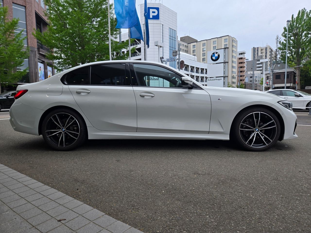 G20 320d xDrive RHD Saloon