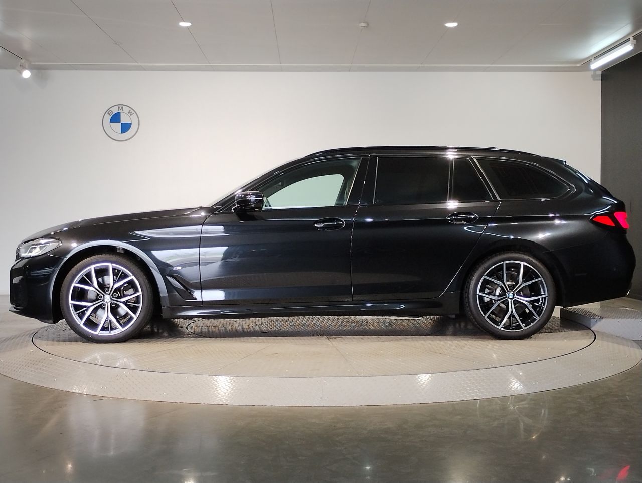 520d xDrive Touring RHD